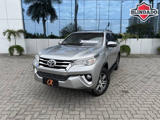 TOYOTA HILUX SW4 2.7 SRV 7 LUGARES 4X2 16V FLEX 4P AUTOMÁTICO TOYOTA HILUX SW4 2.7 SRV 7 LUGARES 4X2 16V FLEX 4P AUTOMÁTICO